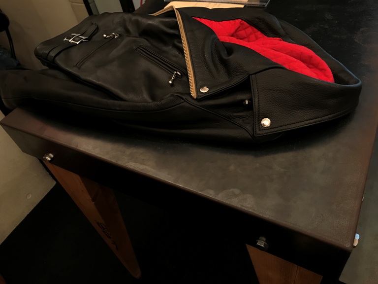 オリジナルレザーアイテムのOEMの企画・製造・販売に定評のあるブロスのレザージャケット